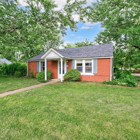 Mid-Century Brick Bungalow Home Evansville Exterior foto