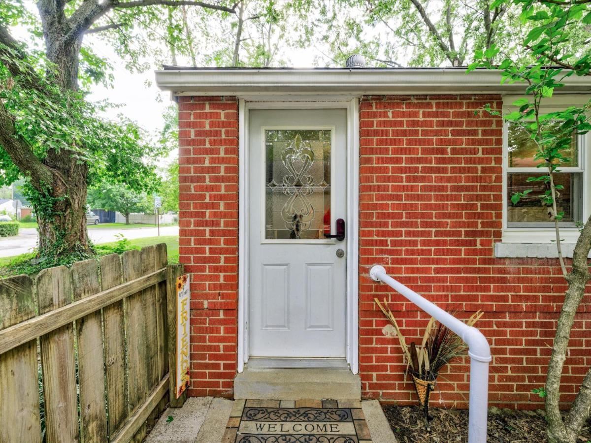 Mid-Century Brick Bungalow Home Evansville Exterior foto