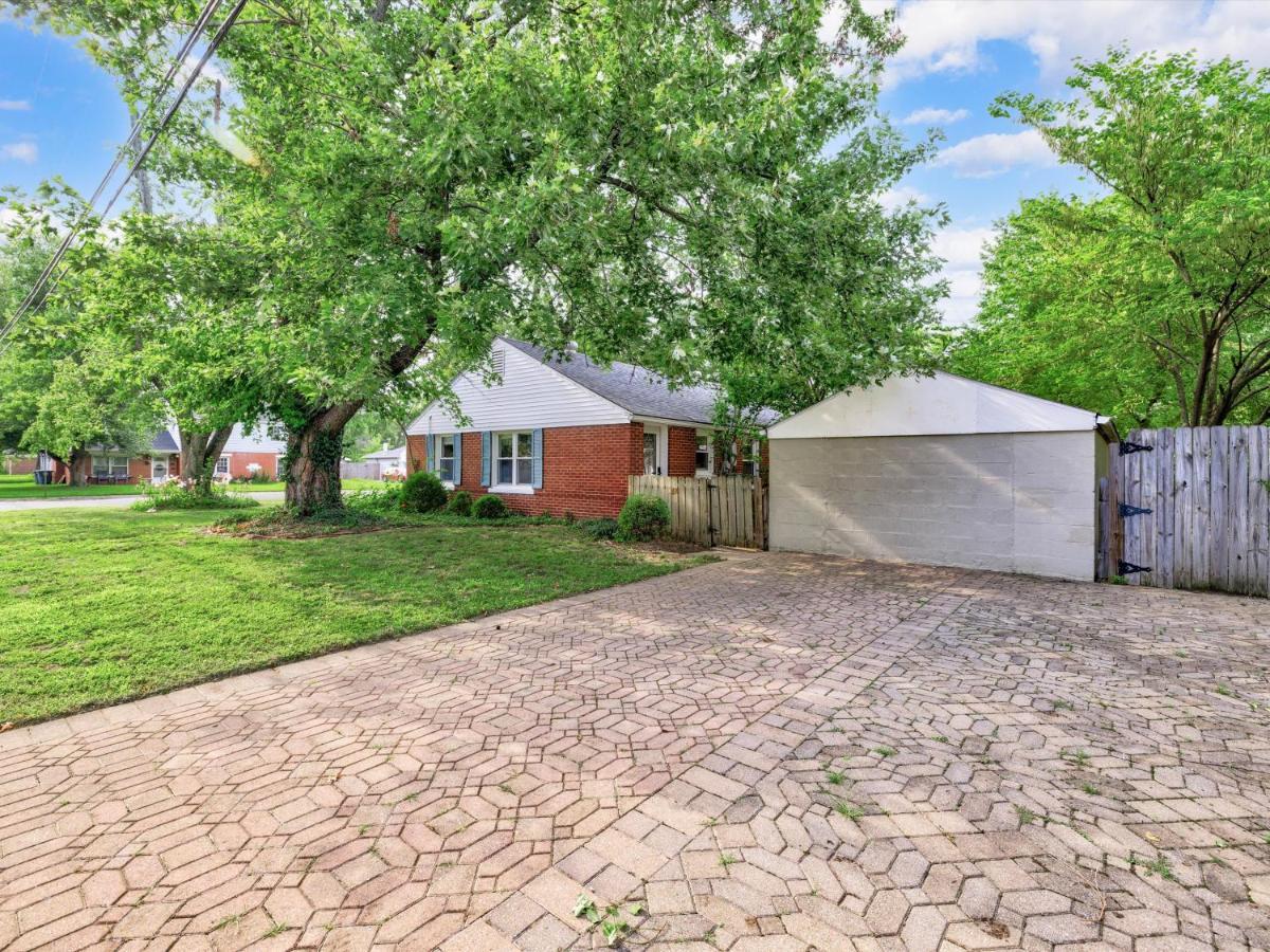 Mid-Century Brick Bungalow Home Evansville Exterior foto