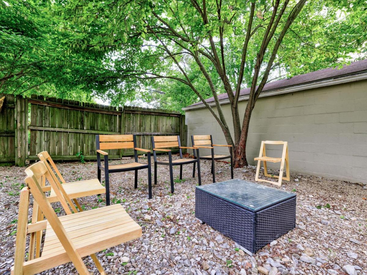 Mid-Century Brick Bungalow Home Evansville Exterior foto