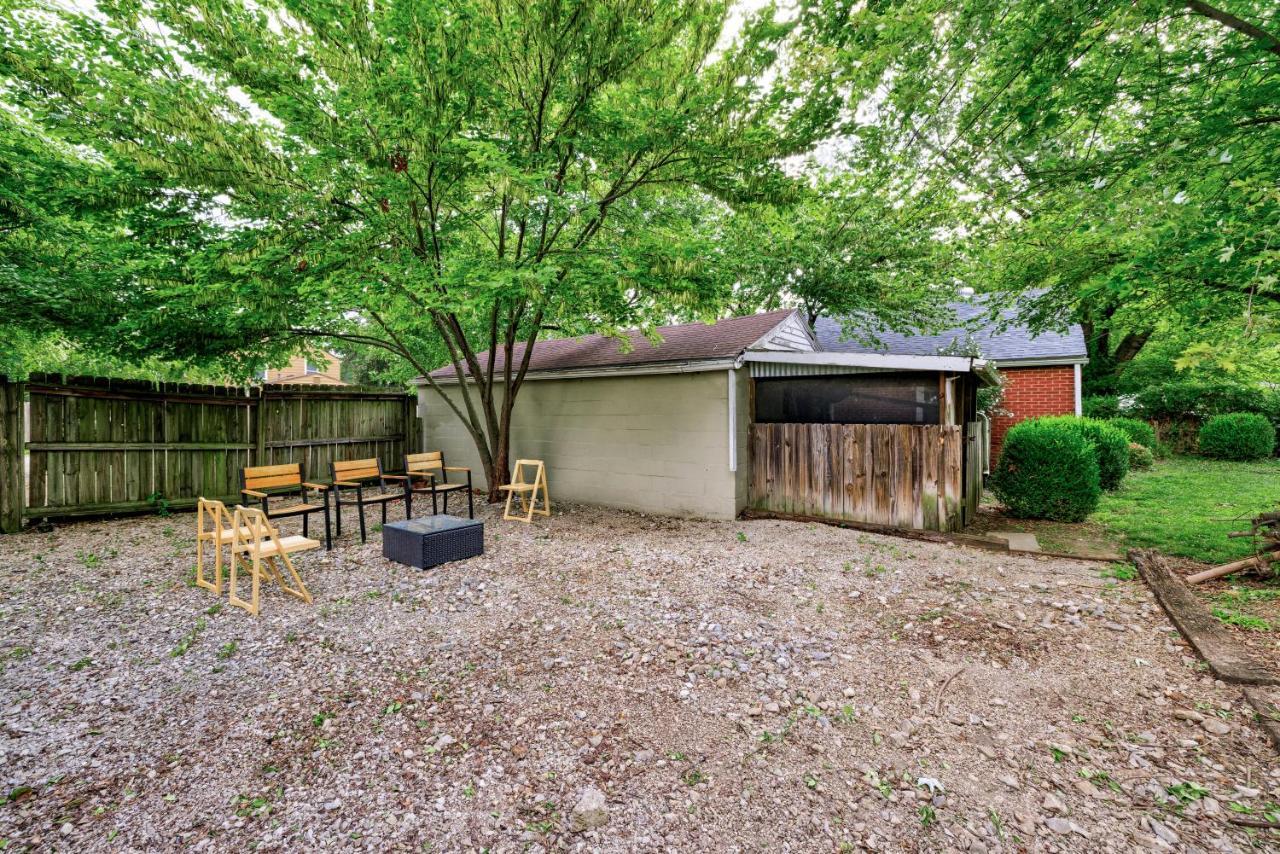 Mid-Century Brick Bungalow Home Evansville Exterior foto